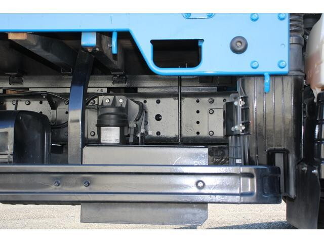 三菱ふそうキャンター平ボディ小型（2t・3t）[写真24]