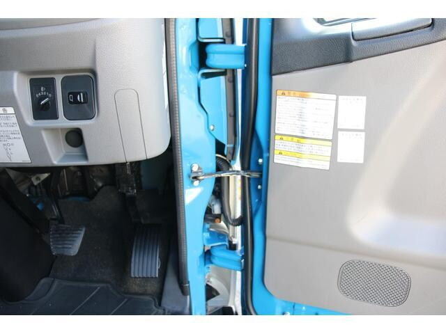 三菱ふそうキャンター平ボディ小型（2t・3t）[写真35]