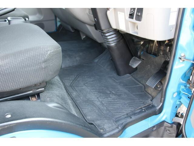 三菱ふそうキャンター平ボディ小型（2t・3t）[写真36]