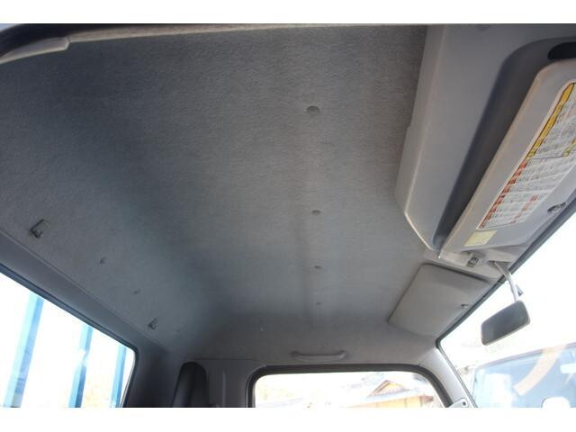 三菱ふそうキャンター平ボディ小型（2t・3t）[写真38]