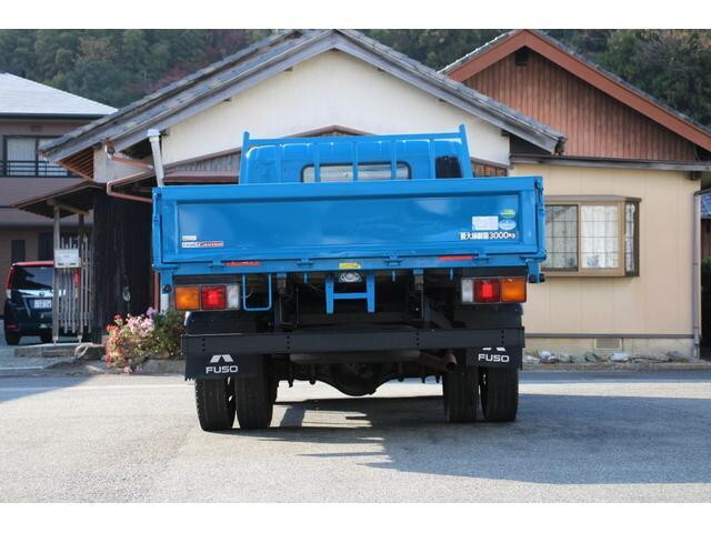 三菱ふそうキャンター平ボディ小型（2t・3t）[写真05]