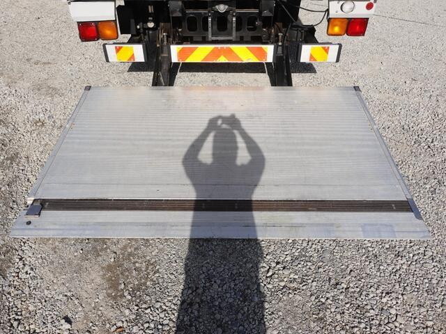 いすゞフォワードアルミバン中型（4t）[写真09]