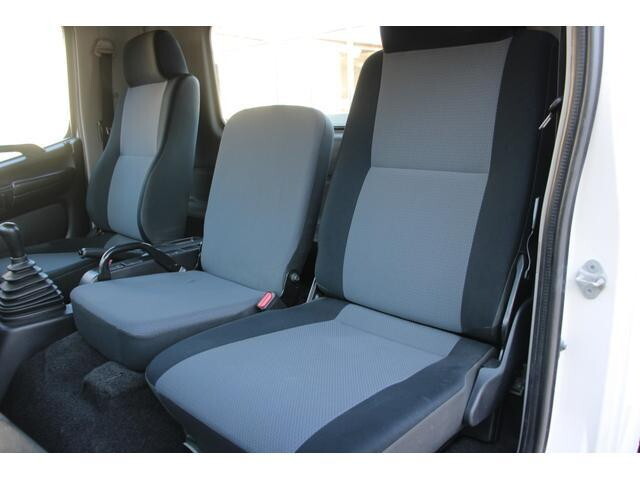 日野レンジャー平ボディ中型（4t）[写真32]