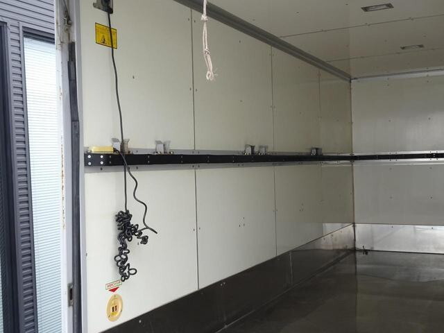 三菱ふそうキャンターアルミバン小型（2t・3t）[写真14]