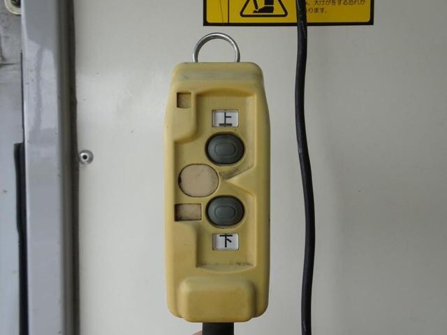 三菱ふそうキャンターアルミバン小型（2t・3t）[写真17]