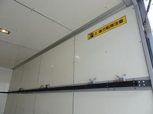 三菱ふそうキャンターアルミバン小型（2t・3t）[写真20]