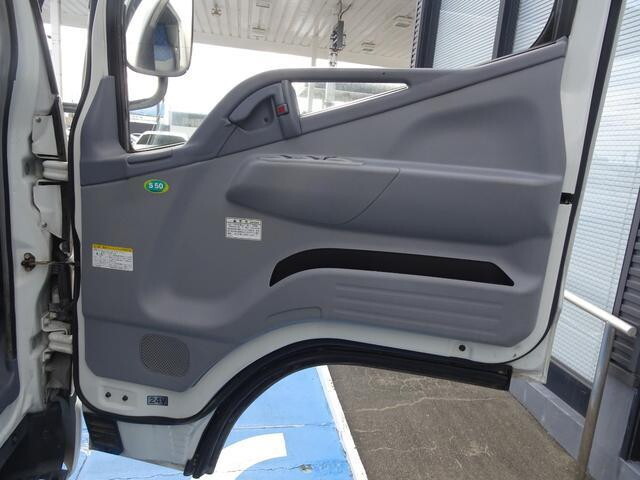 三菱ふそうキャンターアルミバン小型（2t・3t）[写真30]