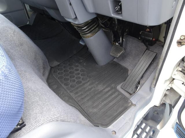 三菱ふそうキャンターアルミバン小型（2t・3t）[写真37]