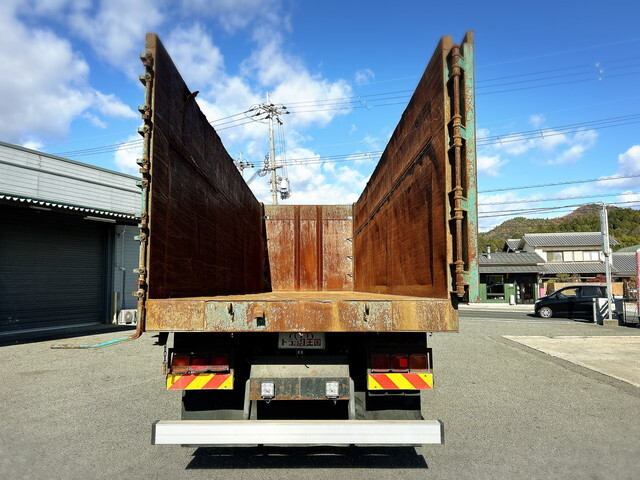 UDトラックスクオン深ダンプ（土砂禁ダンプ）大型（10t）[写真11]