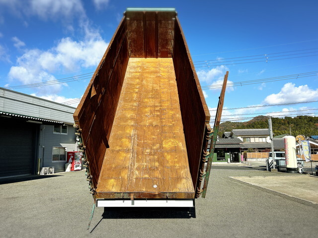 UDトラックスクオン深ダンプ（土砂禁ダンプ）大型（10t）[写真12]