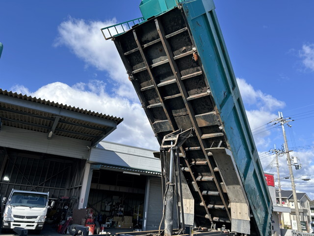 UDトラックスクオン深ダンプ（土砂禁ダンプ）大型（10t）[写真14]