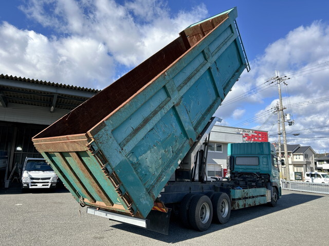 UDトラックスクオン深ダンプ（土砂禁ダンプ）大型（10t）[写真02]