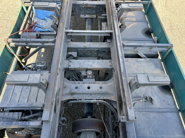 UDトラックスクオン深ダンプ（土砂禁ダンプ）大型（10t）[写真23]