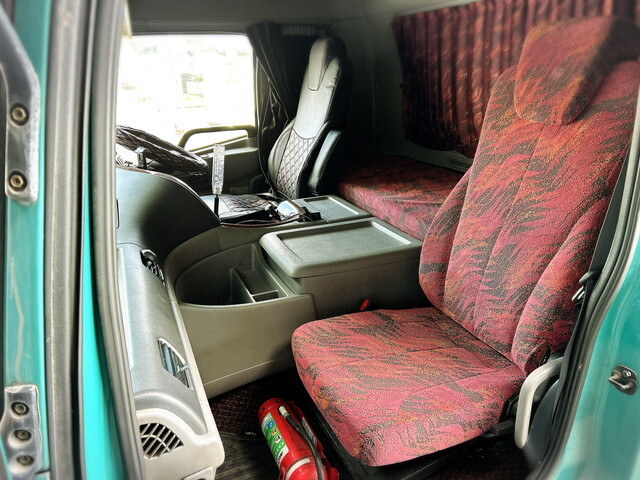 UDトラックスクオン深ダンプ（土砂禁ダンプ）大型（10t）[写真30]