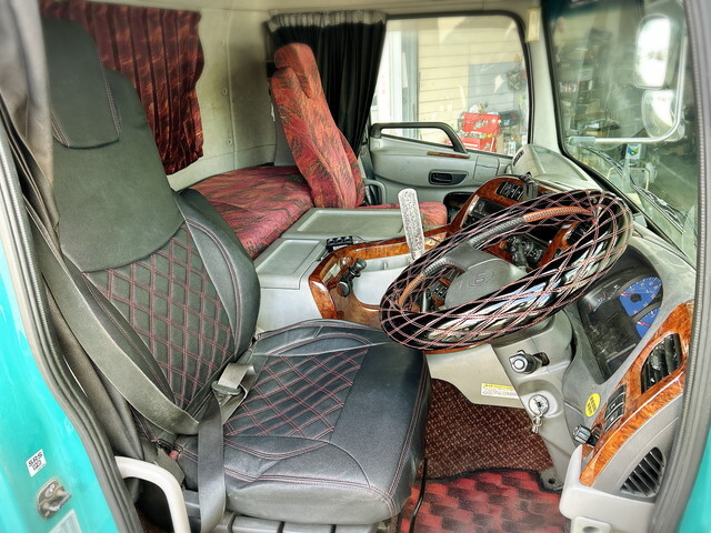 UDトラックスクオン深ダンプ（土砂禁ダンプ）大型（10t）[写真31]