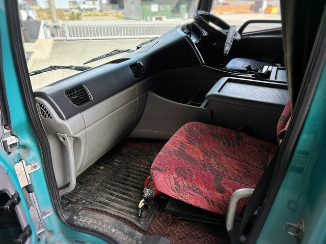 UDトラックスクオン深ダンプ（土砂禁ダンプ）大型（10t）[写真32]