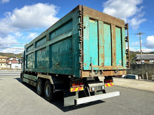 UDトラックスクオン深ダンプ（土砂禁ダンプ）大型（10t）[写真04]