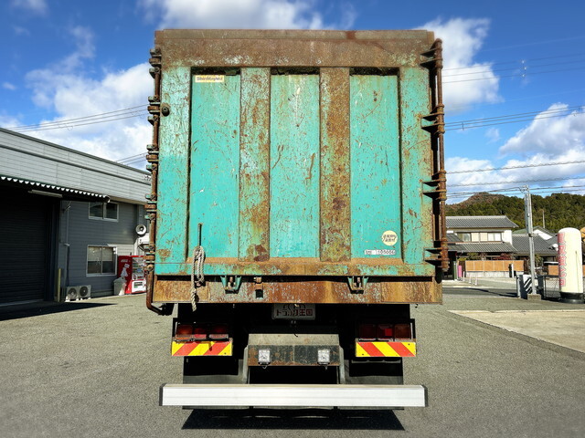 UDトラックスクオン深ダンプ（土砂禁ダンプ）大型（10t）[写真09]