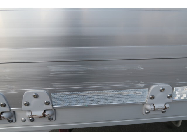 いすゞフォワードアルミウイング中型（4t）[写真37]