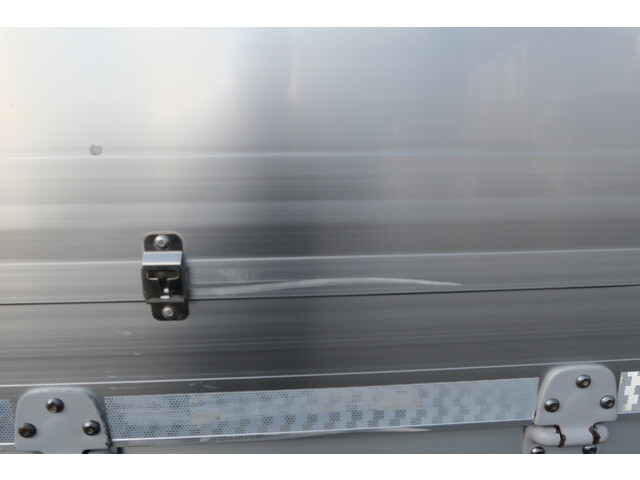 いすゞフォワードアルミウイング中型（4t）[写真38]