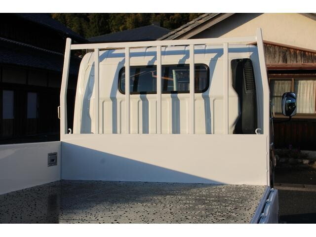 三菱ふそうキャンター平ボディ小型（2t・3t）[写真16]