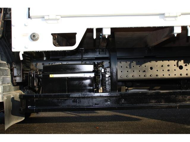 三菱ふそうキャンター平ボディ小型（2t・3t）[写真18]