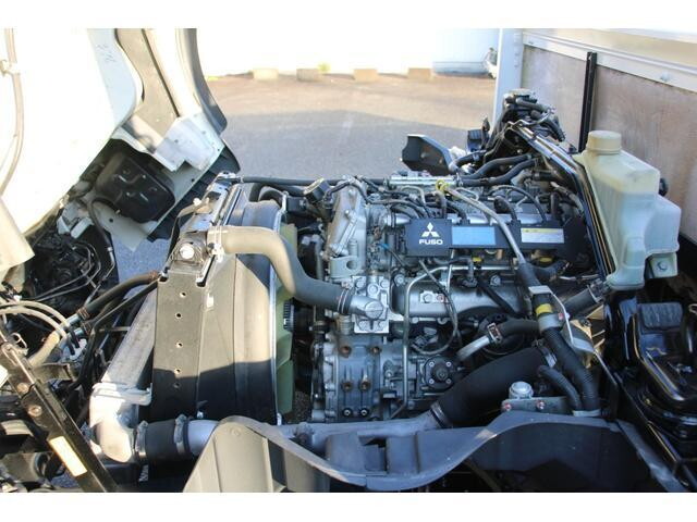 三菱ふそうキャンター平ボディ小型（2t・3t）[写真09]