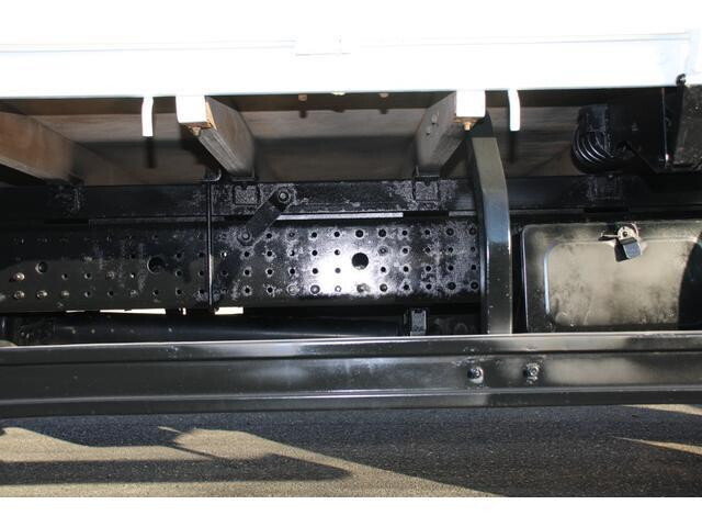 三菱ふそうキャンター平ボディ小型（2t・3t）[写真15]