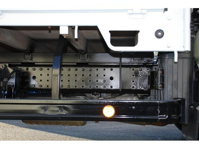 三菱ふそうキャンター平ボディ小型（2t・3t）[写真21]