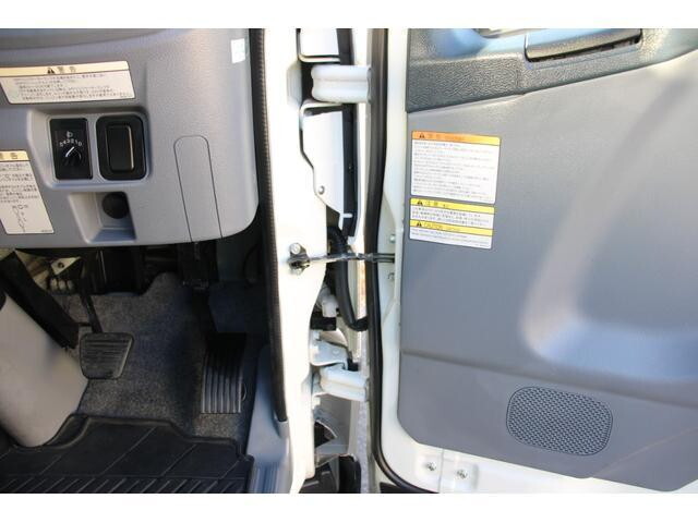 三菱ふそうキャンター平ボディ小型（2t・3t）[写真30]