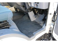 三菱ふそうキャンター平ボディ小型（2t・3t）[写真32]