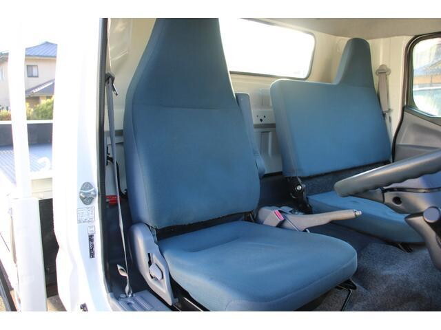 三菱ふそうキャンター平ボディ小型（2t・3t）[写真32]