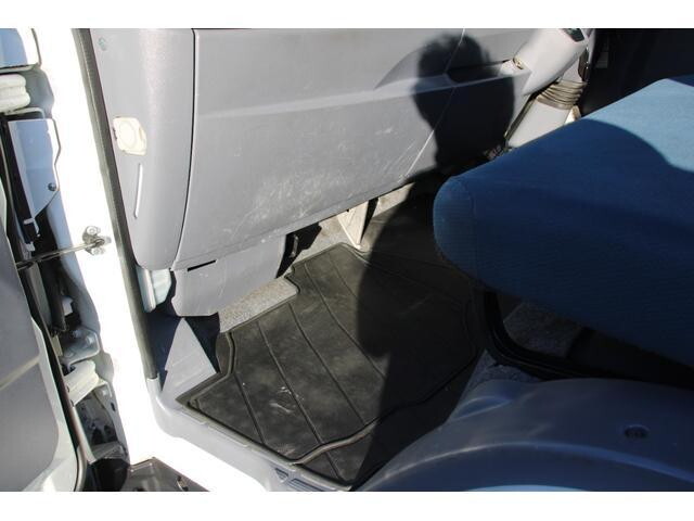 三菱ふそうキャンター平ボディ小型（2t・3t）[写真36]