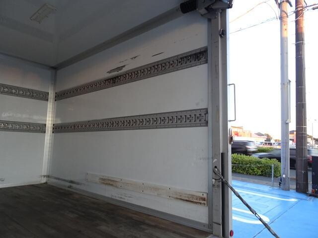 いすゞエルフパネルバン小型（2t・3t）[写真13]