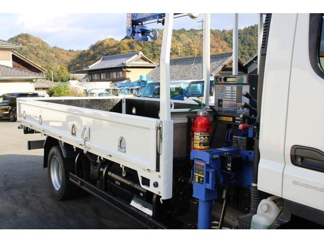 三菱ふそうキャンタークレーン3段小型（2t・3t）[写真10]