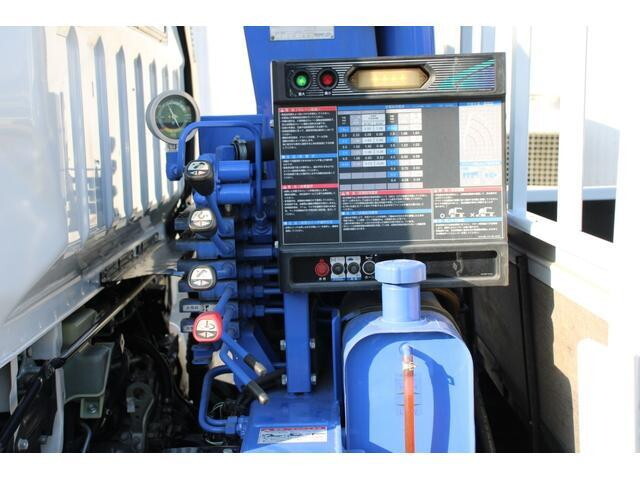 三菱ふそうキャンタークレーン3段小型（2t・3t）[写真17]