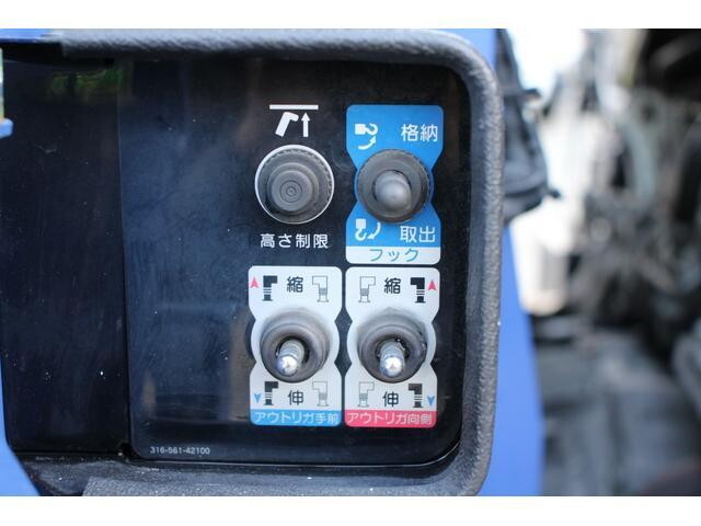 三菱ふそうキャンタークレーン3段小型（2t・3t）[写真18]