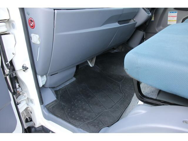 三菱ふそうキャンタークレーン3段小型（2t・3t）[写真36]