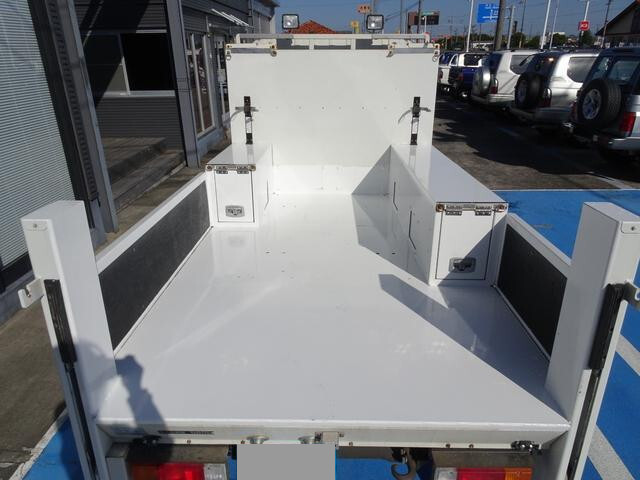 日野デュトロ平ボディ小型（2t・3t）[写真15]