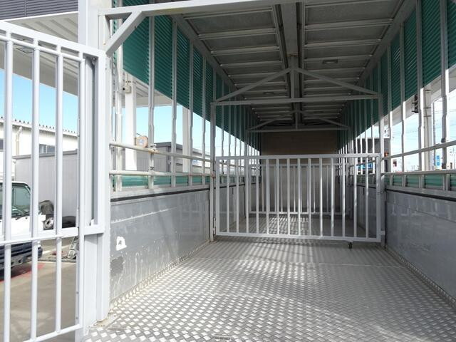 いすゞギガ家畜運搬車大型（10t）[写真14]