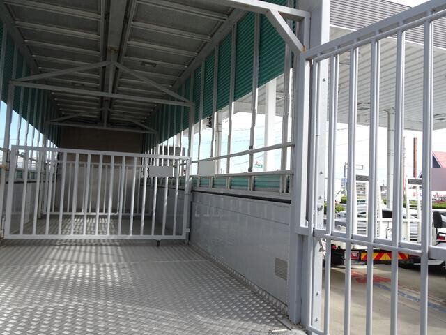 いすゞギガ家畜運搬車大型（10t）[写真15]