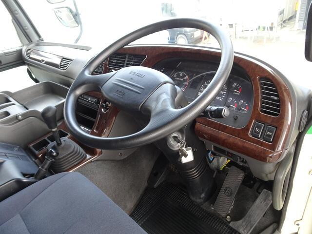 いすゞギガ家畜運搬車大型（10t）[写真21]