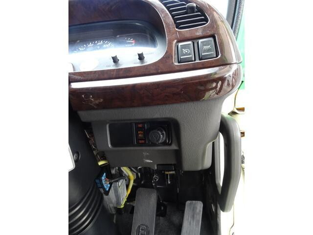 いすゞギガ家畜運搬車大型（10t）[写真22]