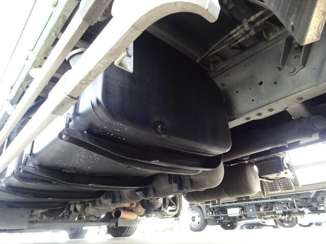 いすゞギガ家畜運搬車大型（10t）[写真38]