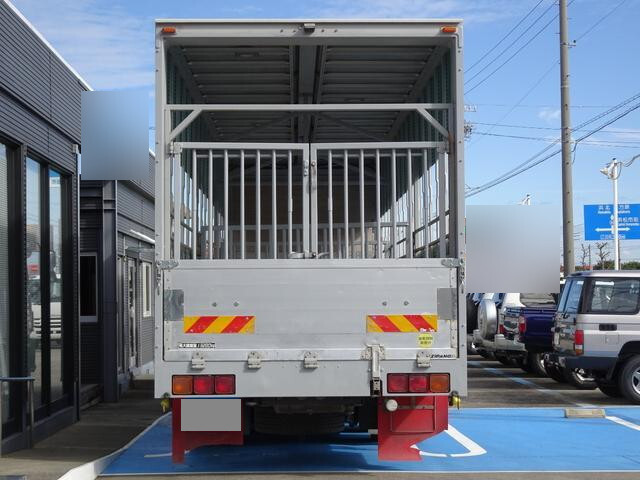 いすゞギガ家畜運搬車大型（10t）[写真05]