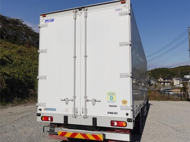 UDトラックスクオンアルミウイング大型（10t）[写真02]