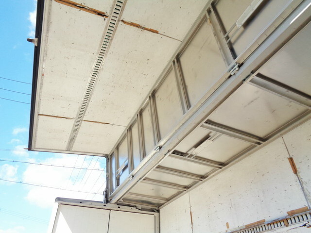 三菱ふそうファイターアルミウイング中型（4t）[写真11]