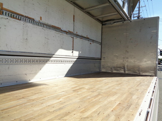 三菱ふそうファイターアルミウイング中型（4t）[写真12]