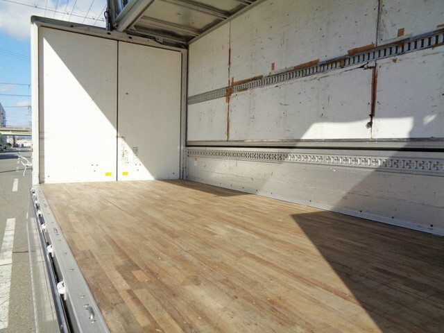 三菱ふそうファイターアルミウイング中型（4t）[写真13]