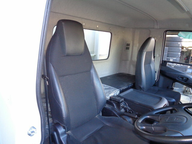 三菱ふそうファイターアルミウイング中型（4t）[写真34]